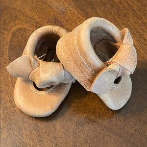 Like new Freshly Picked Bow Mocs